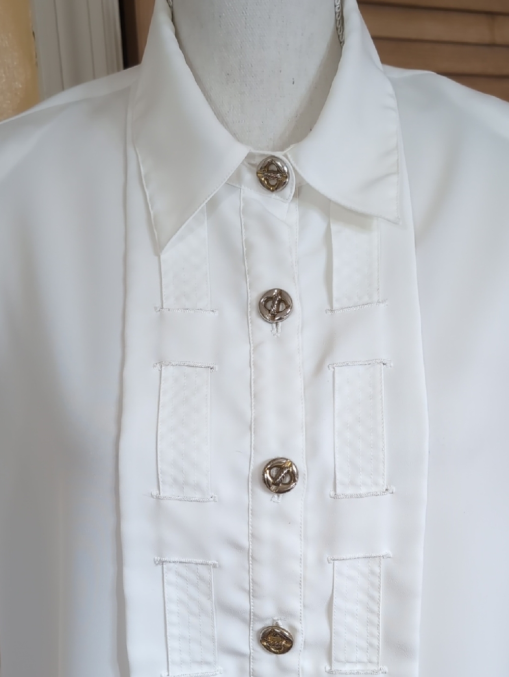 Vintage Kathy Che White Blouse Short Sleeves Gorgeous Gold Buttons 12 L - Picture 3 of 9